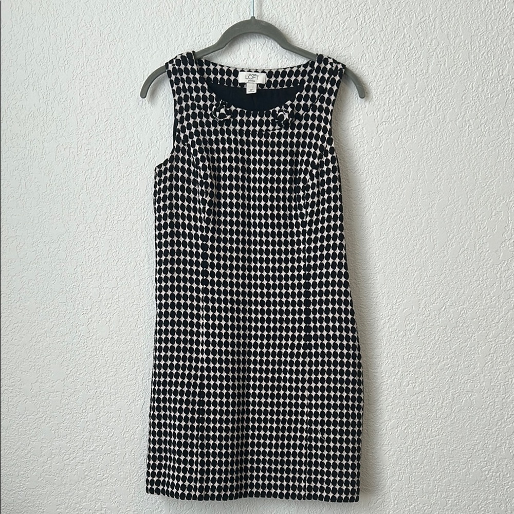 Chic Black and White Sleeveless Dress